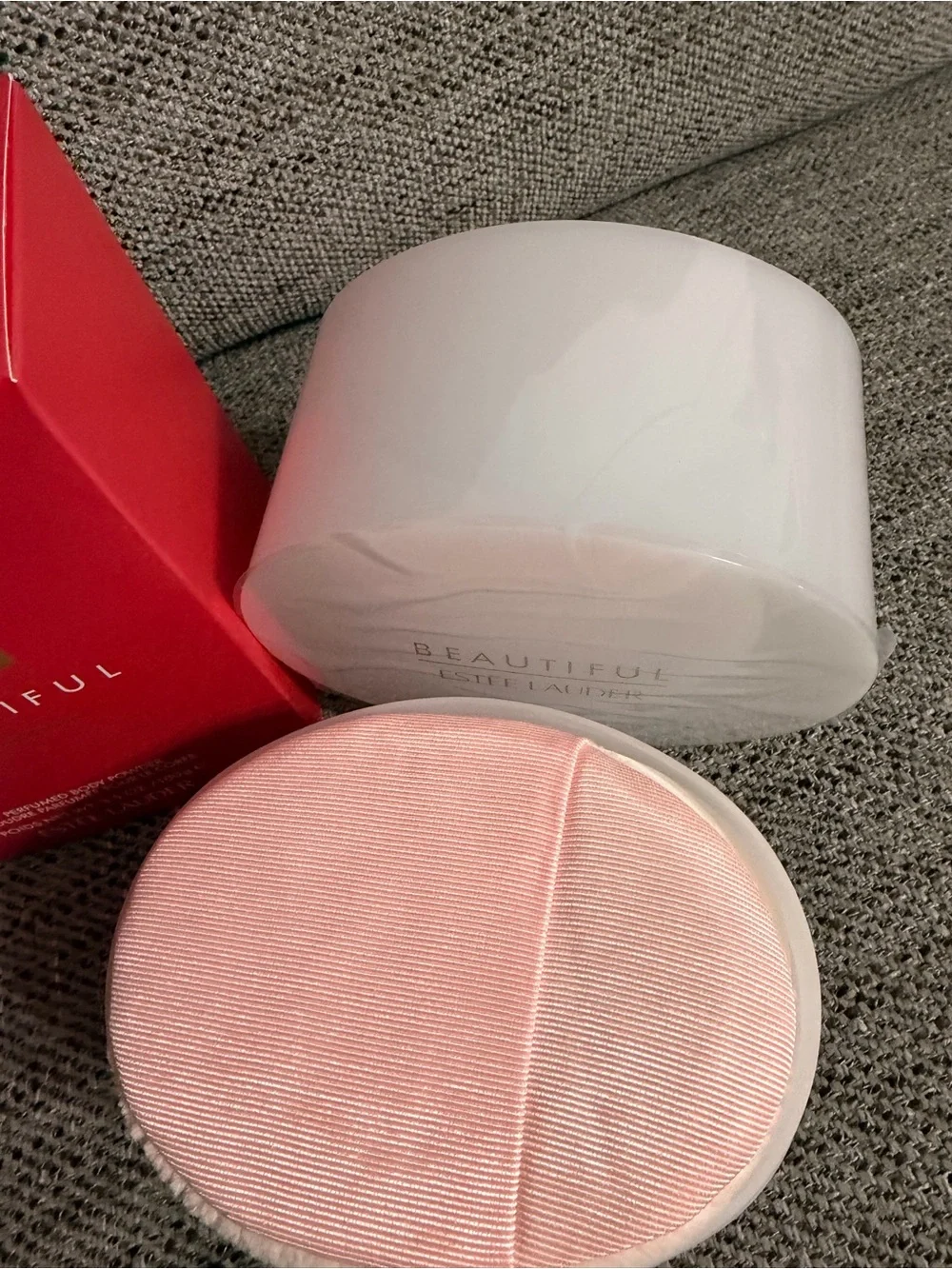 Estée Lauder Beautiful Perfumed Body Powder with Notes of Rose, Lily, Tuberose